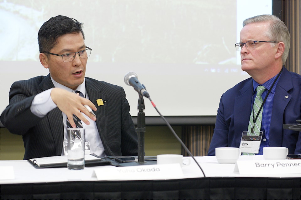 Yuho Okada, president of Barkley Project Group Ltd., discusses economic pressures on future energy production with panel moderator Barry Penner, chairperson of the Energy Futures Institute. 