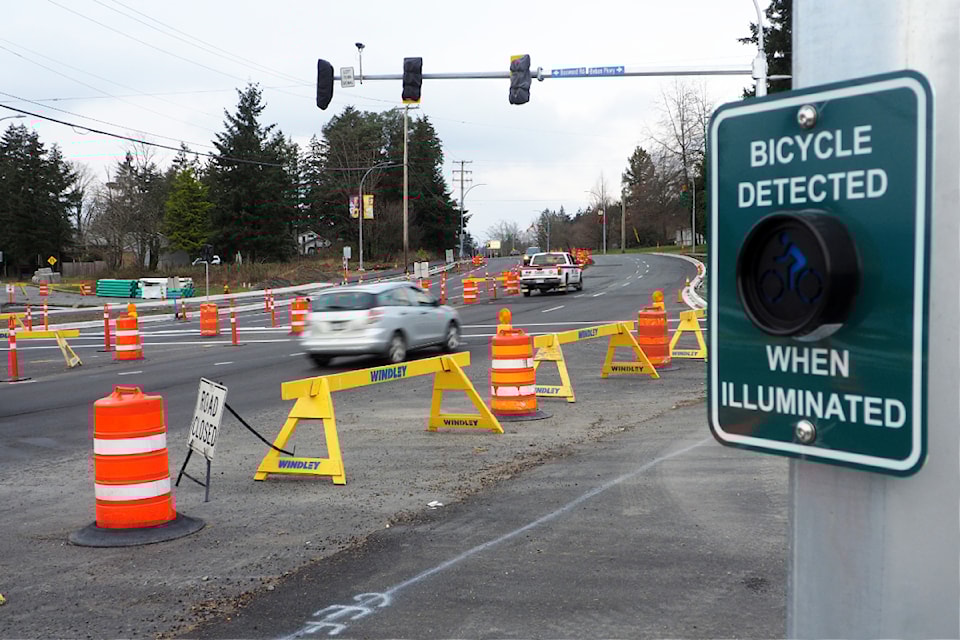 A new intersection connecting Bowen and Boxwood roads and the Beban Parkway will go into full operation Jan. 22.
(Chris Bush/ News Bulletin)