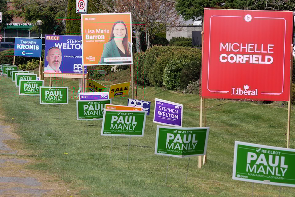 250421-nbu-all-candidates-campaign-signs-p1020226