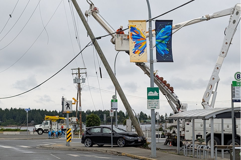 250516-nbu-car-into-hydro-pole-1000001735