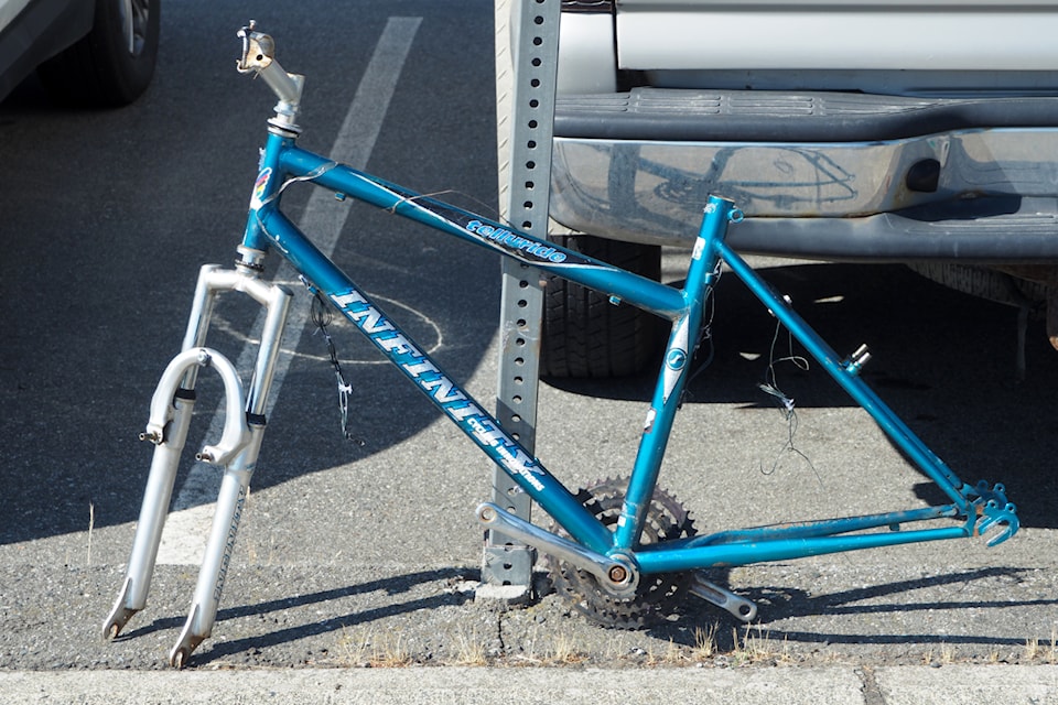 250624-nbu-stripped-stolen-bike-p7311008