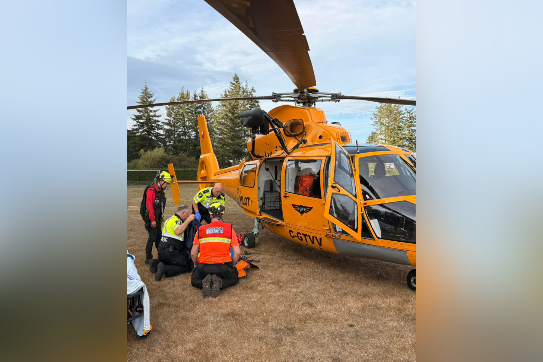 Rescue helicopter plucks injured hiker from mountaintop in Nanaimo