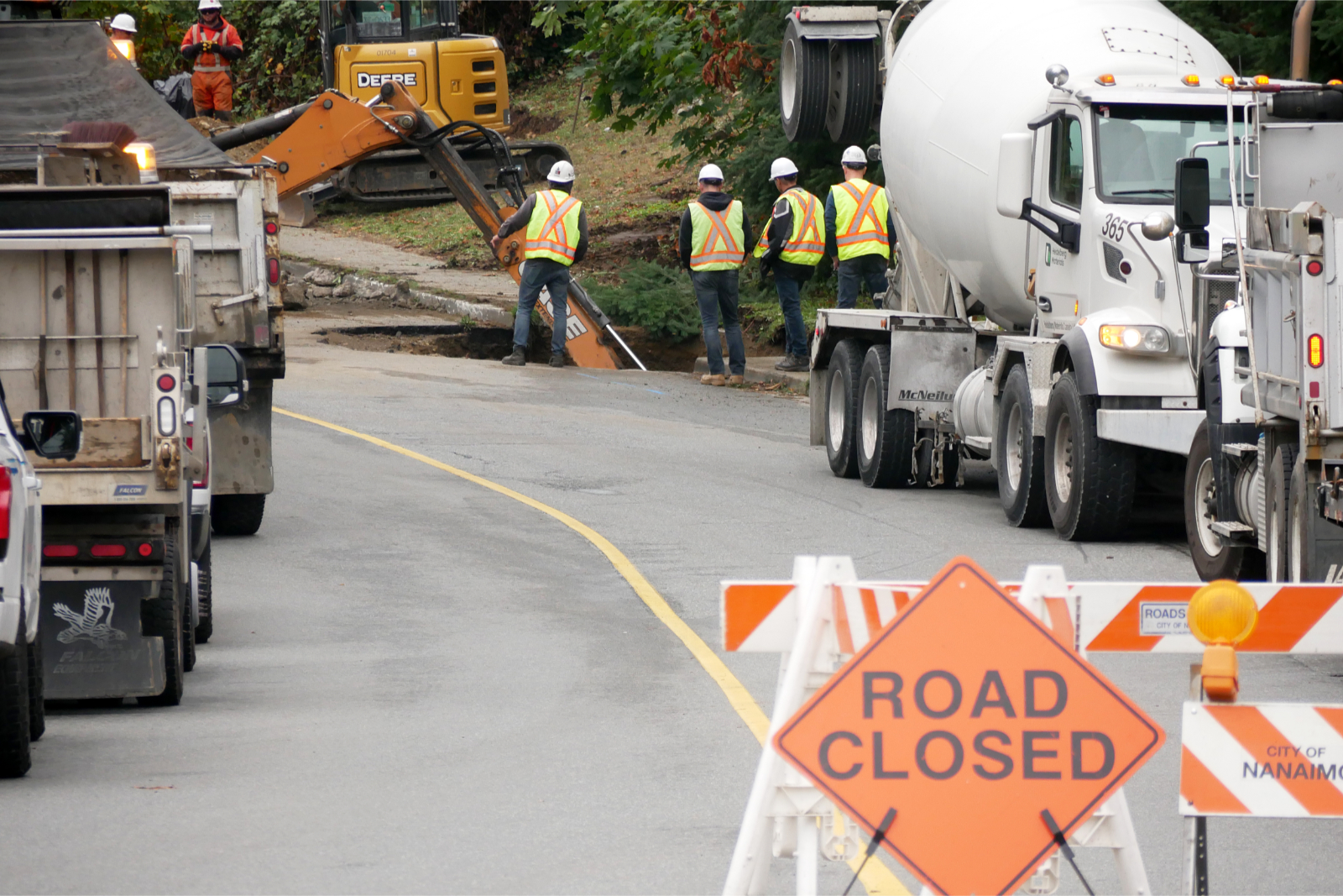 Mine sink hole forces closure of Nanaimo road