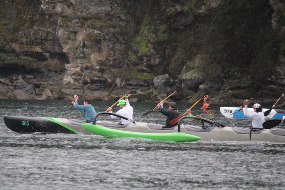 A team from Victoria takes the lead in the men's heat on the morning of March 8. (Karl Yu/News Bulletin)