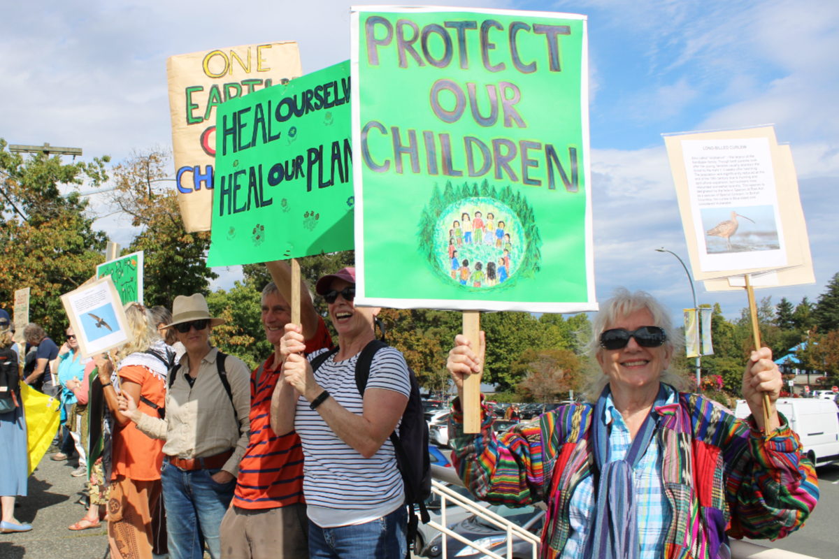 Nanaimo protesters 'Draw the Line' against climate change ahead of federal budget