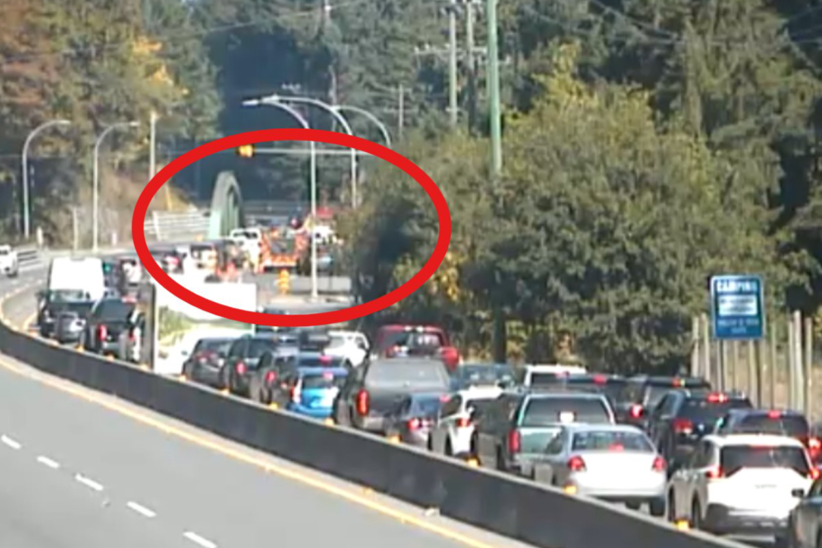 Pickup crashes into bridge on the highway near Nanaimo Airport