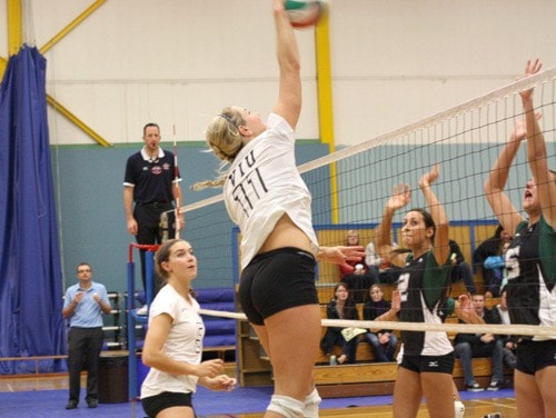 23452nanaimoviu_volleyball_IMG_1153