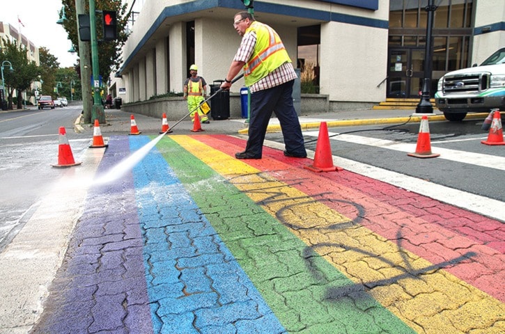 6583nanaimoC-RainbowCrosswalksgraffiti-web-IMGP0132