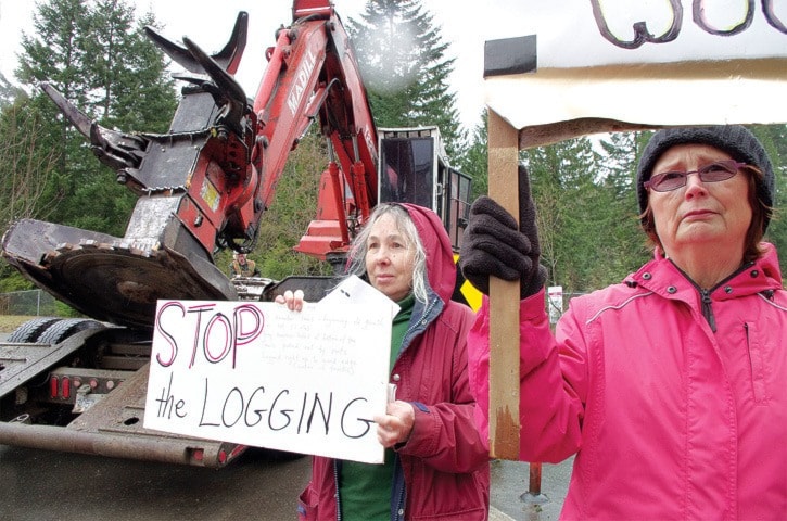 47312nanaimoC-Loggingprotest-_IGP9561