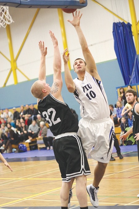 51487nanaimoviu_bball_IMG_8285