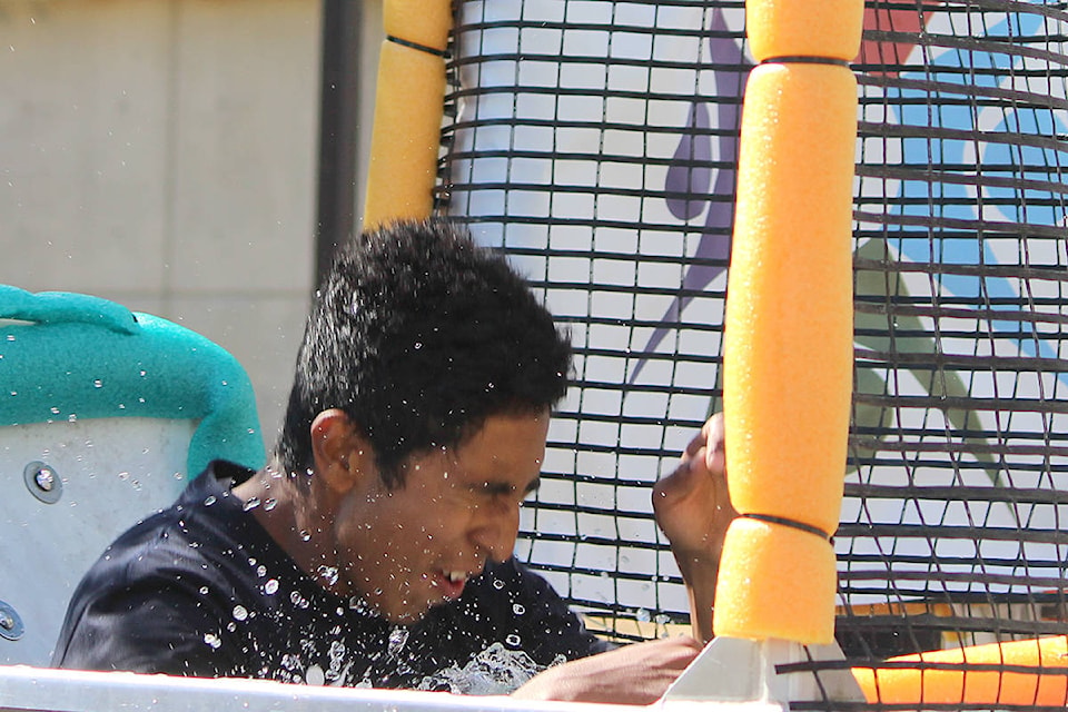 8339299_web1_dunk-tank-IMG_7447