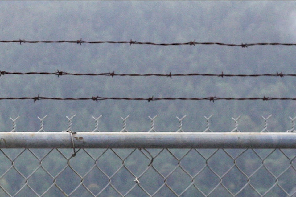 8545739_web1_barbed-wire-IMG_0449