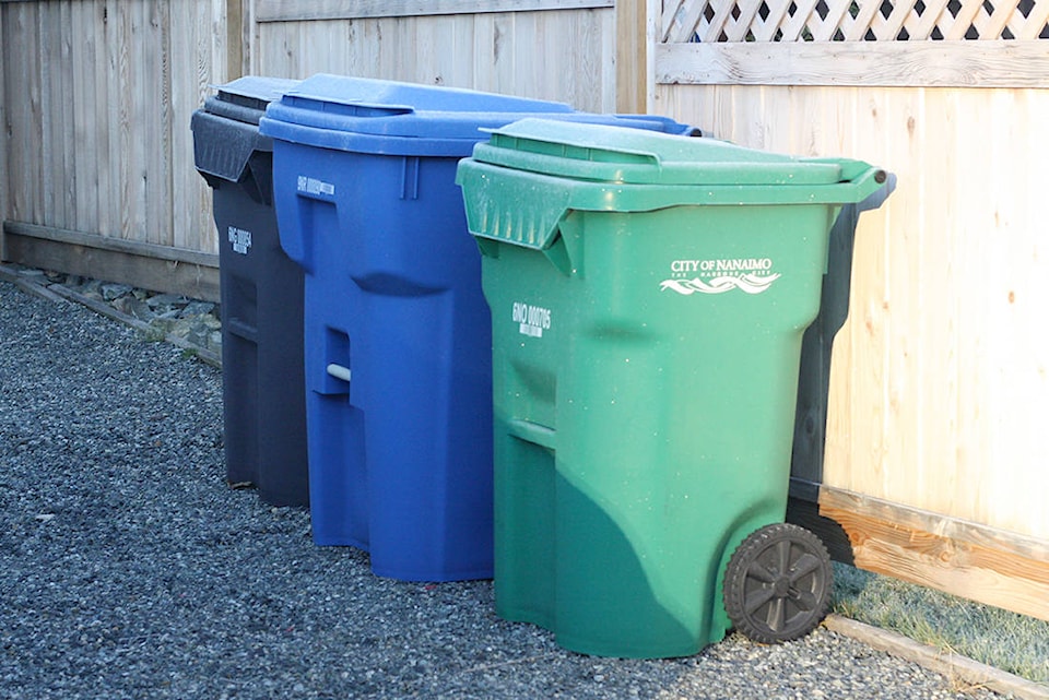 9701969_web1_garbage-cans-IMG_9807