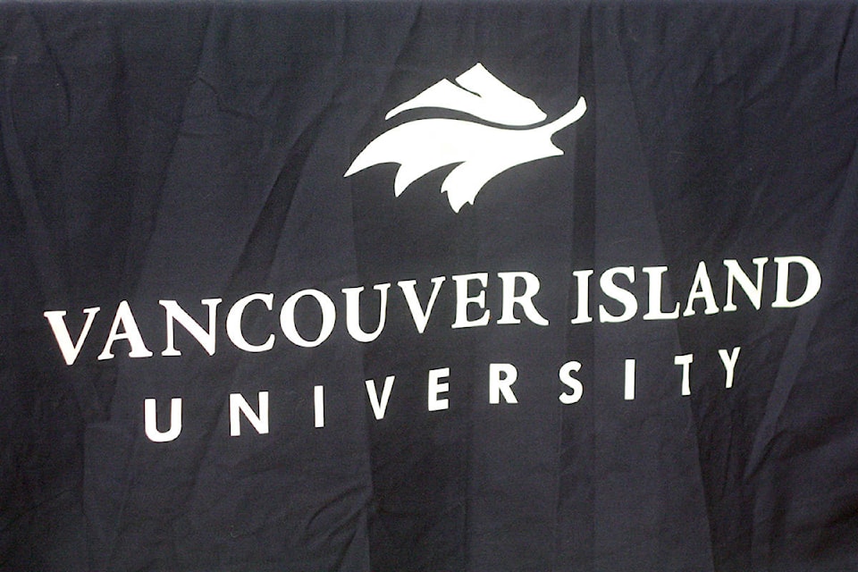 10712682_web1_viu-university-logo-IMG_0810
