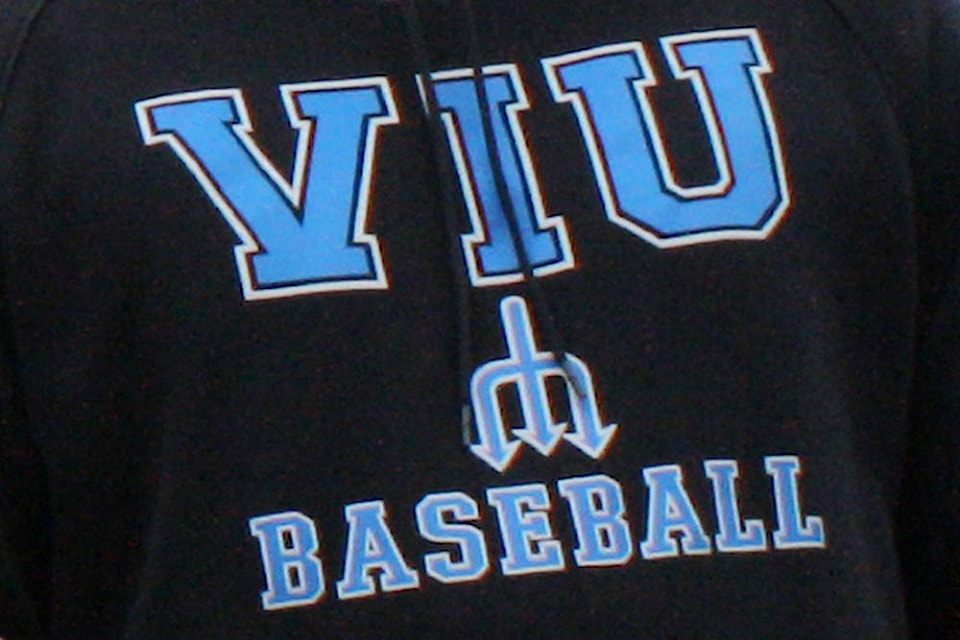 11276540_web1_180403-NBU-viu-baseball-three-wins_1