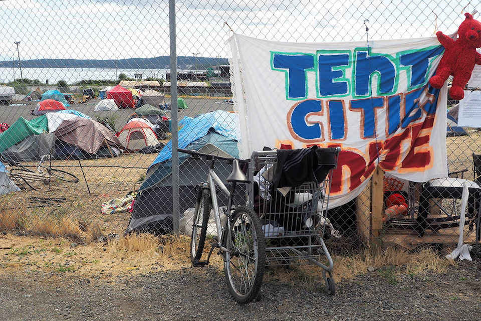 12471525_web1_Tent-City---P6250143