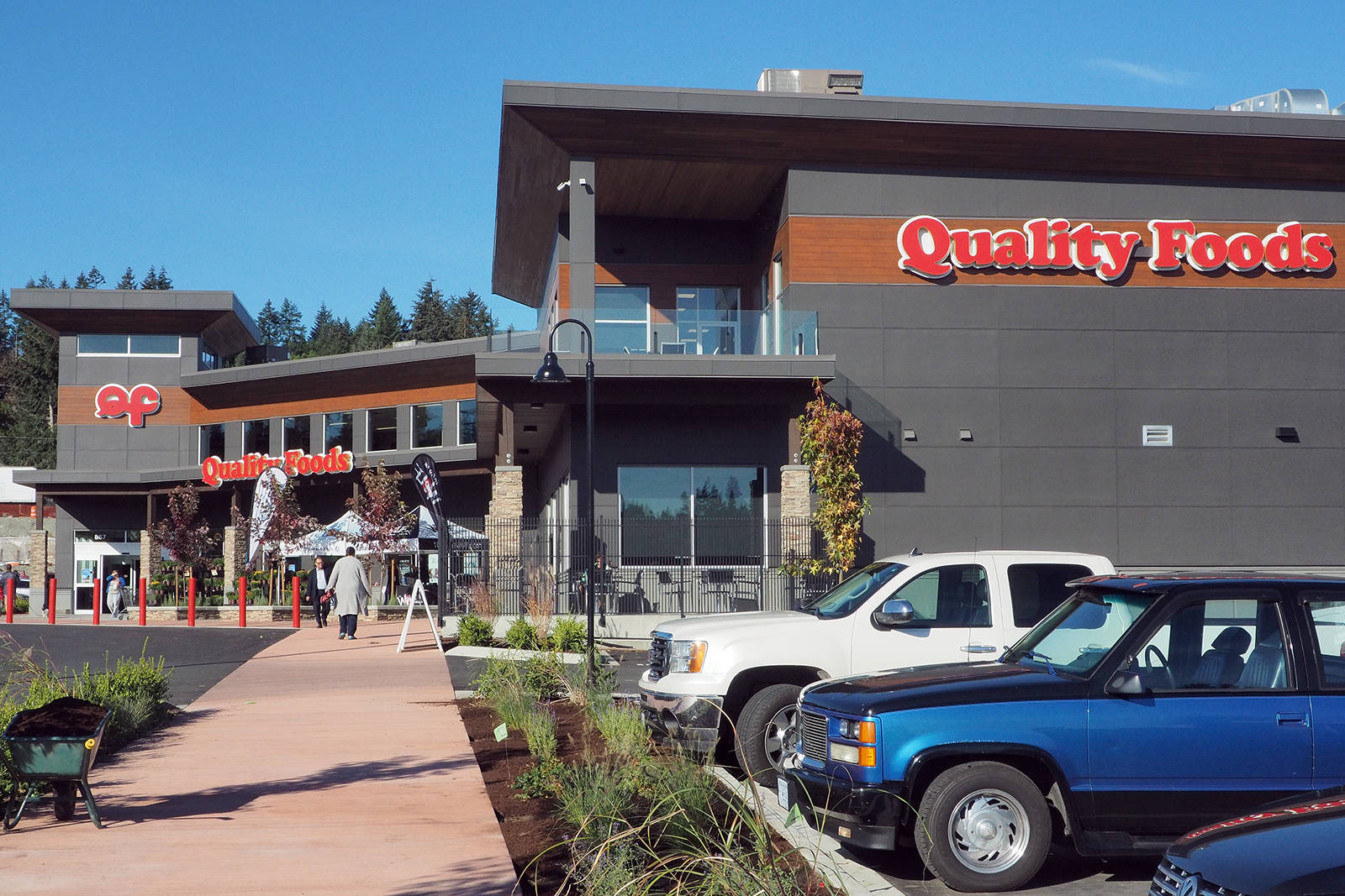 PHOTOS Quality Foods hosts grand opening of Harewood store Nanaimo