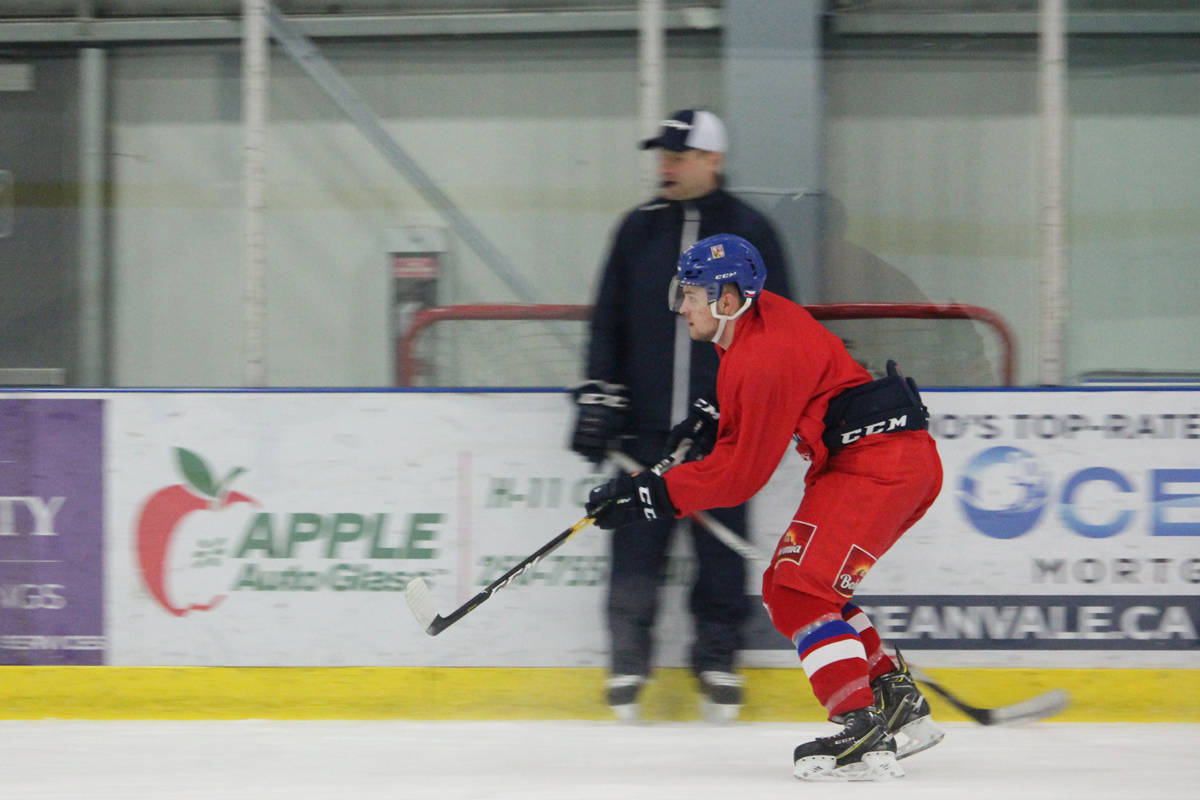 14788147_web1_181213-NBU-Czech-Republic-hockey-practice-Nanaimo-BC-Pescod-1