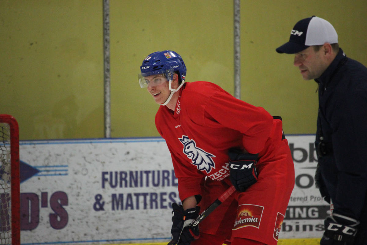 14788147_web1_181213-NBU-Czech-Republic-hockey-practice-Nanaimo-BC-Pescod-6