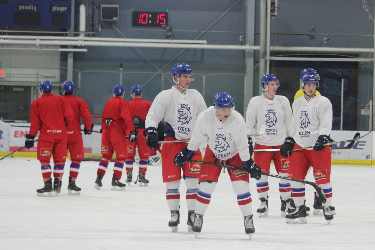 14788147_web1_181213-NBU-Czech-Republic-hockey-practice-Nanaimo-BC-Pescod-7