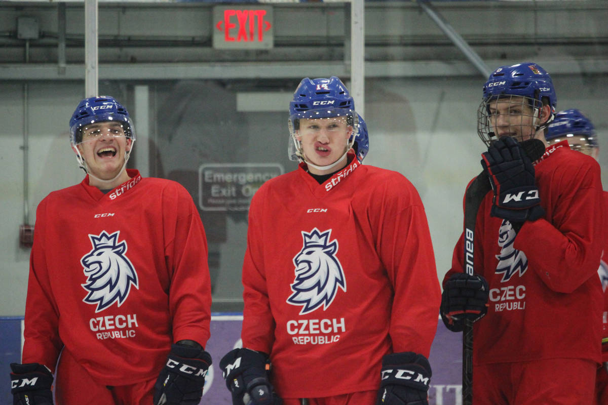 14788147_web1_181213-NBU-Czech-Republic-hockey-practice-Nanaimo-BC-Pescod-9