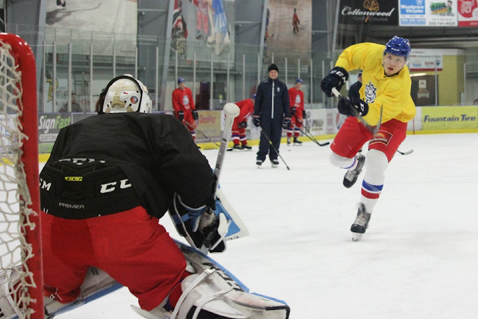 14788147_web1_copy_181213-NBU-Czech-Republic-hockey-practice-Nanaimo-BC-Pescod-3