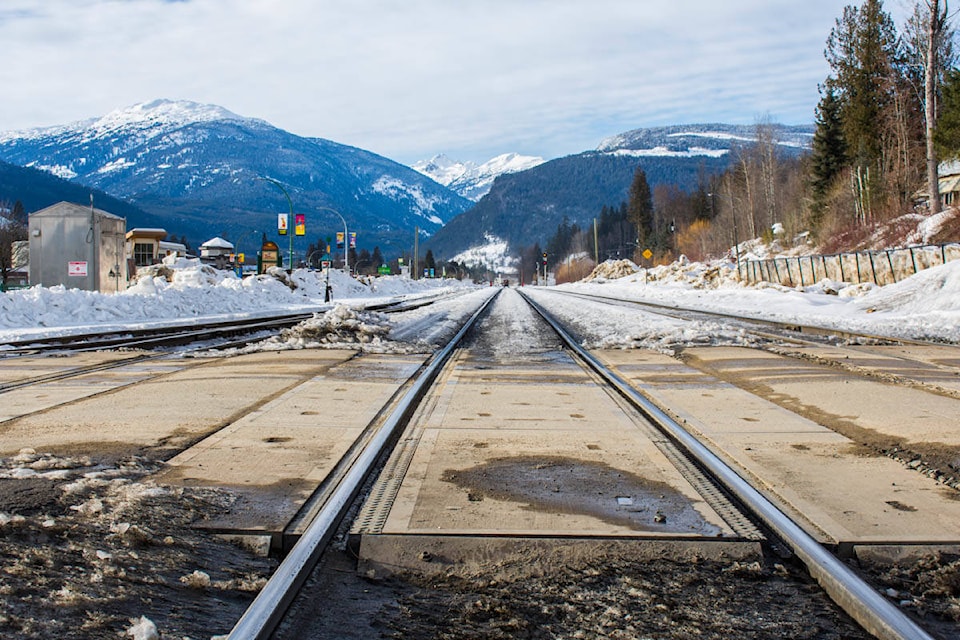 18204865_web1_Train-tracks1