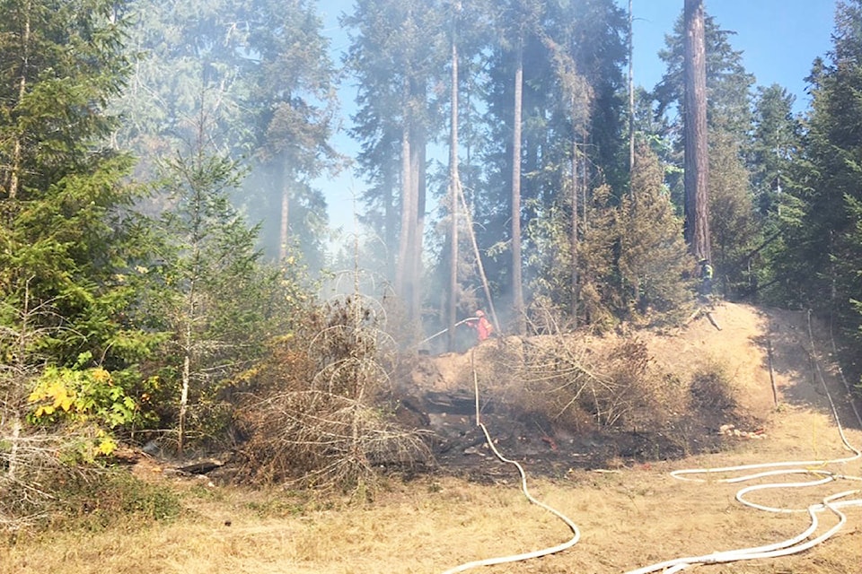 18263675_web1_190826-PQN-coombs-brush-fire-2