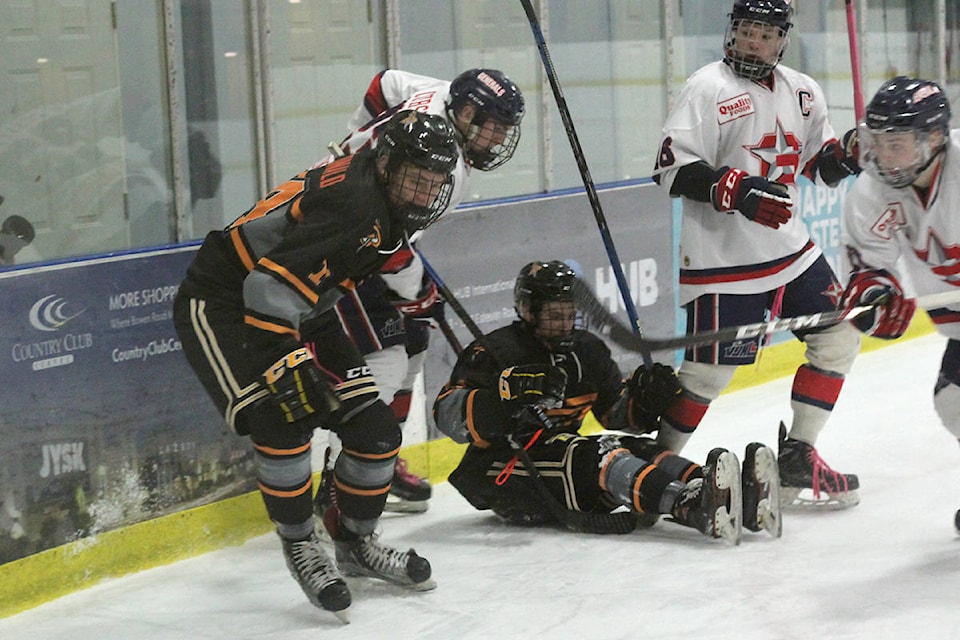 19206746_web1_191105-NBU-hockey-bucs-gens_1