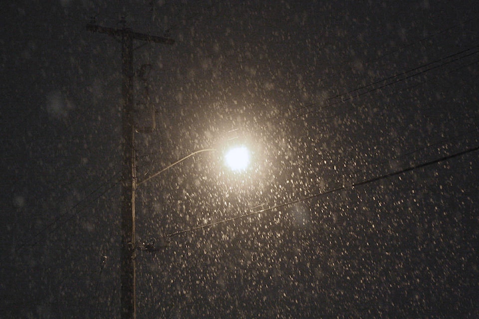 20093799_web1_200114-NBU-nanaimo-snowfall-warning_1