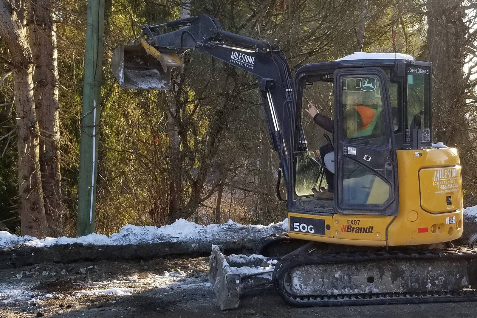 20333338_web1_200128-NBU-stolen-mini-excavator1---83268938_3671065919600110_2195314937838960640_o