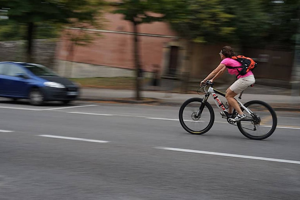 22219501_web1_blur-bike-cyclists-speed-sport