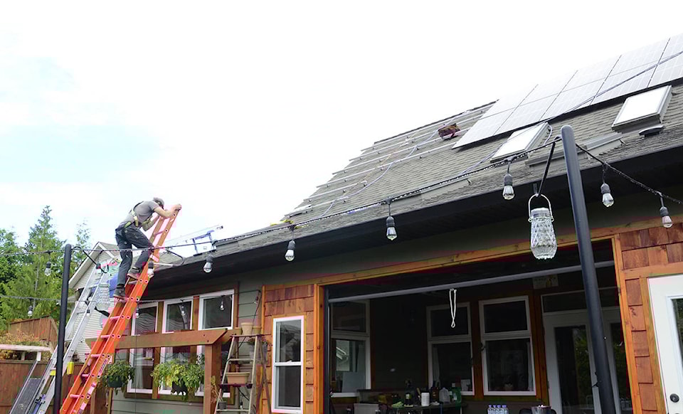 22625782_web1_200909-CVR-Solar-panels1