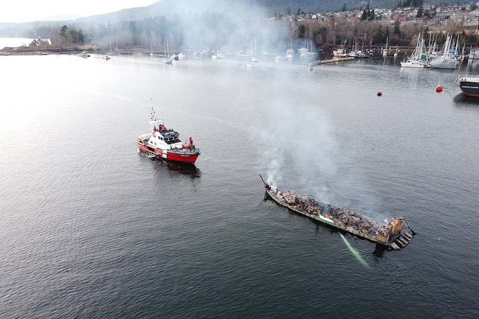 24362736_web1_210304-LCH-Boat-Fire