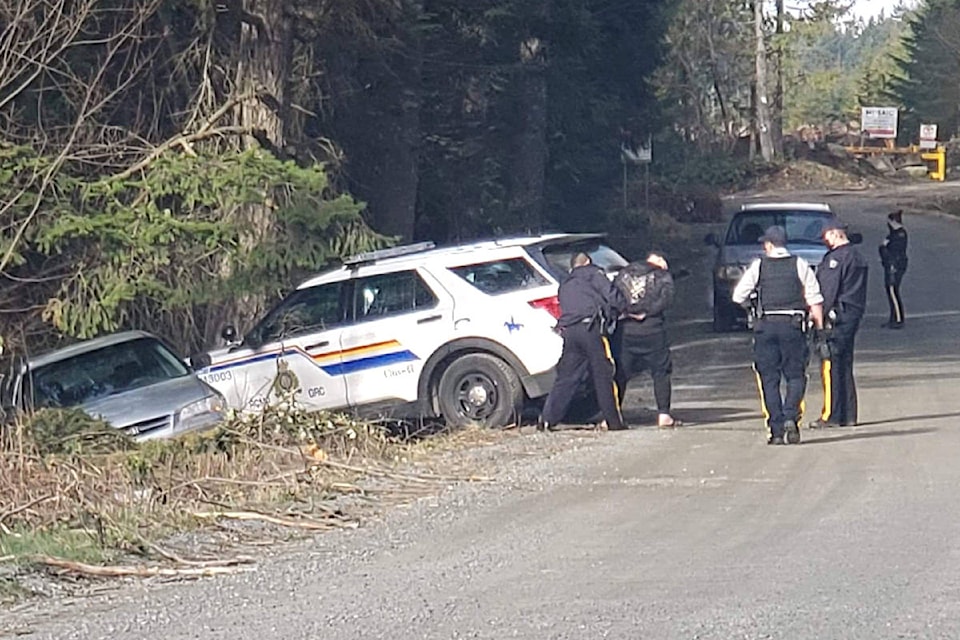 24679175_web1_210329-NBU-Three-arrested-at-gunpoint-Nanaimo-_1