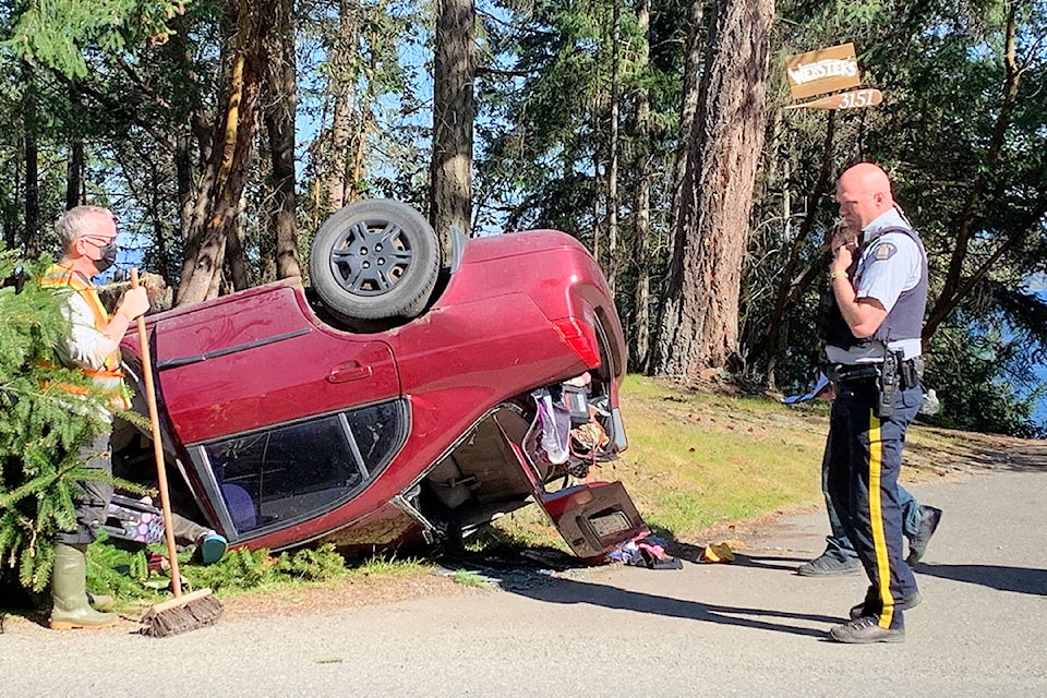 24918520_web1_210428-PQN-Roll-Over-MVI-Nanoose-Bay-UPSIDEDOWNCAR_1