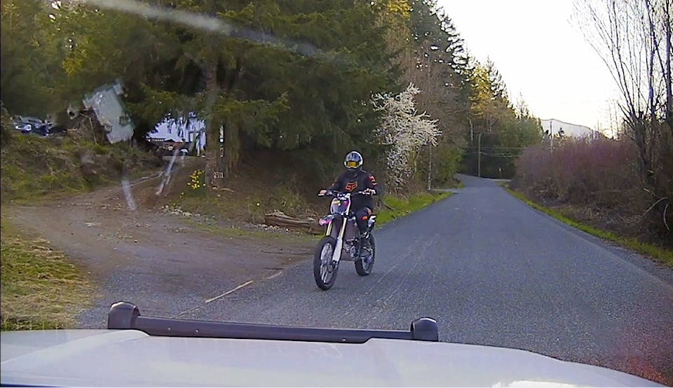 24939779_web1_210422-NBU-Motorcyclist-fled-police_1