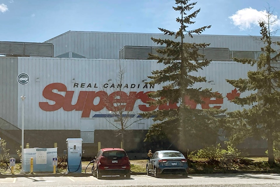 25757752_web1_210707-NBU-Superstore-robbery_1