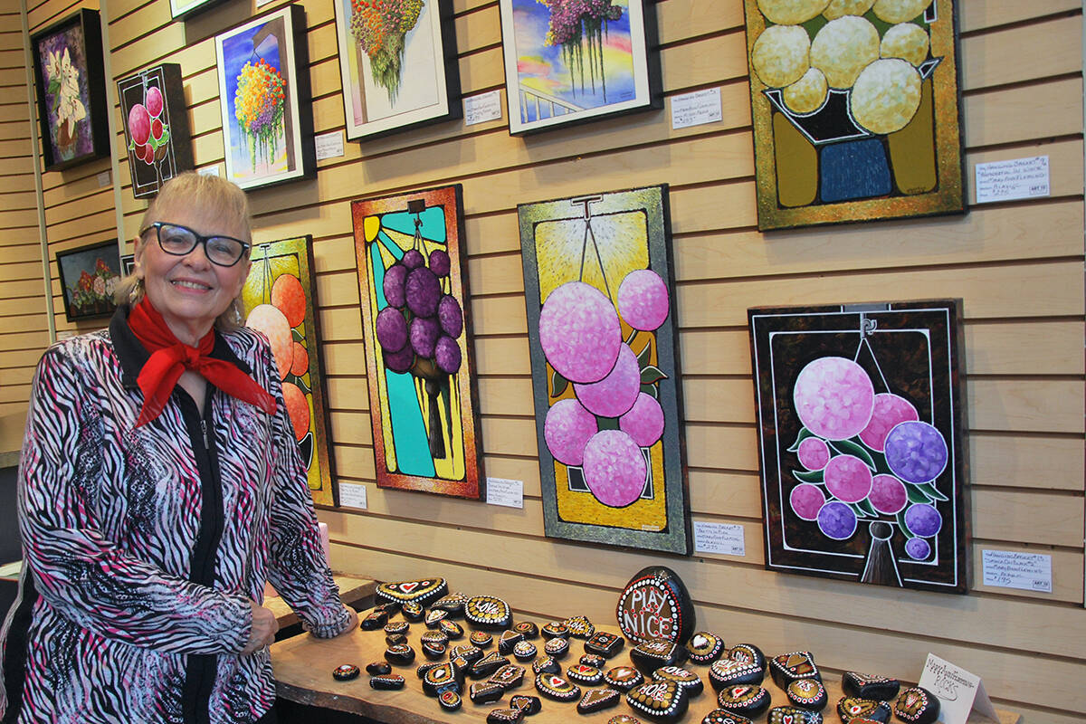 Nanaimo painter presents exhibition inspired by hanging flower baskets