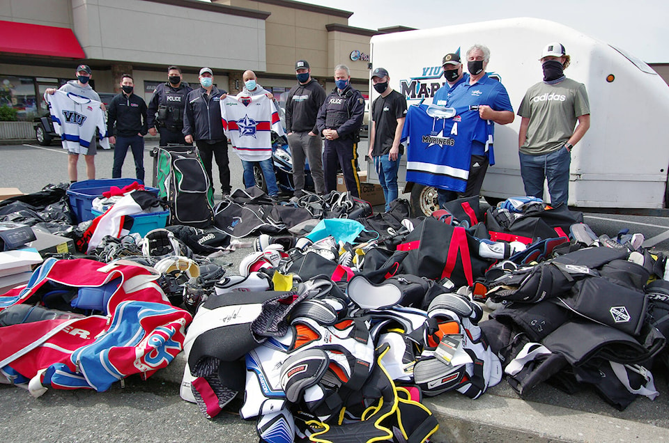 28518749_web1_210429-NBU-Hockey-gear-for-Nunavut-_2