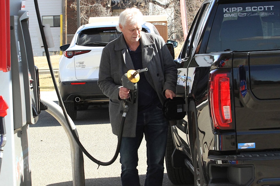 29221661_web1_220401-rda-gas-prices-gas_3