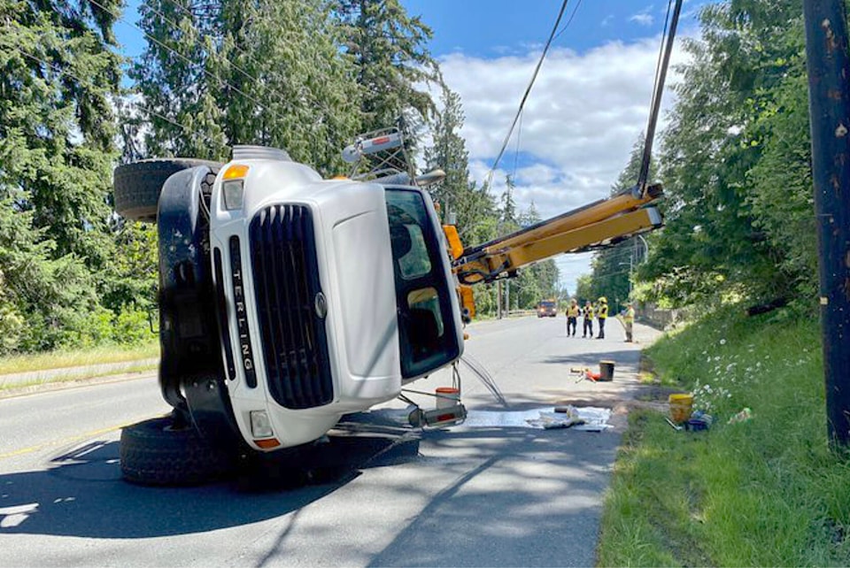 29555639_web1_copy_220623-NBU-Crane-truck-catches-wires-flips-_1