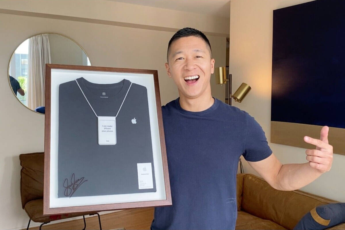 Former B.C. Apple Store employee Sam Sung auctioning off business