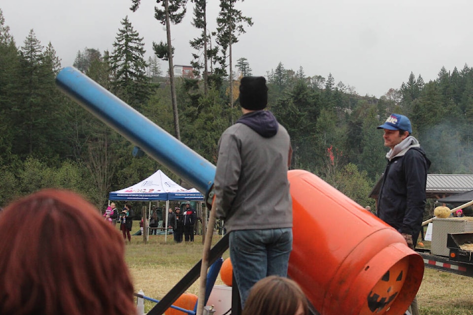 30854695_web1_221102-NBU-Great-Pumpkin-Toss-2022_1