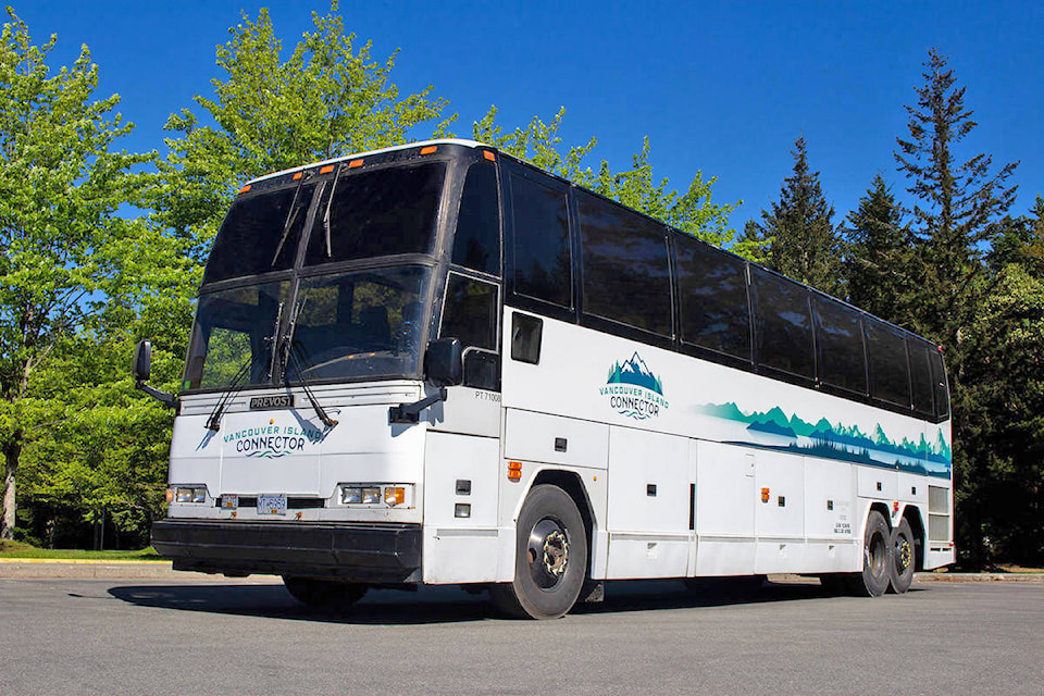 32534857_web1_230426-UWN-Tofino-bus_1