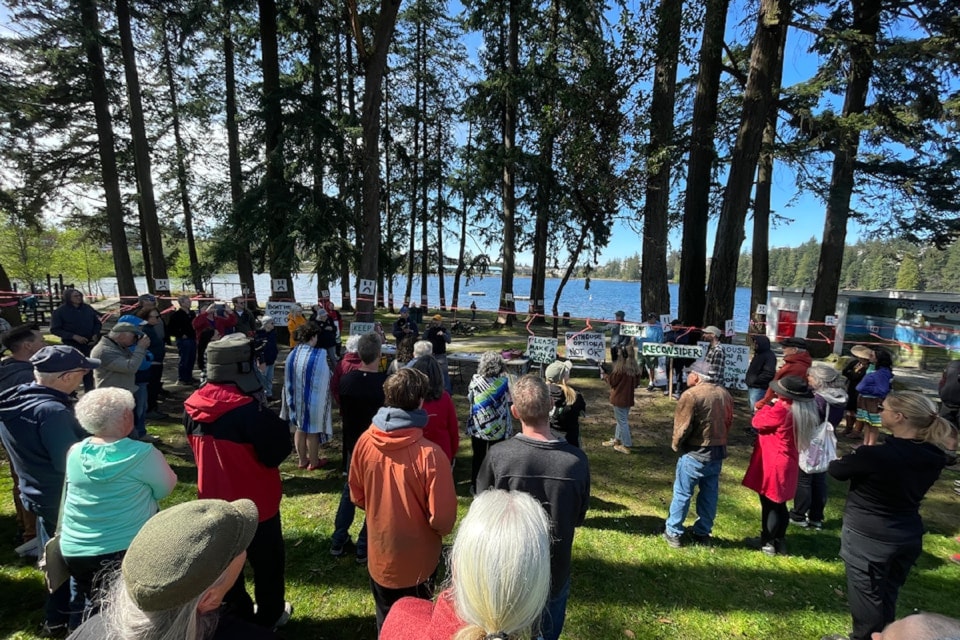lloudon-park-boathouse-protest