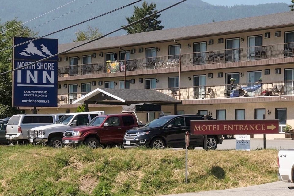 web1_220407-kws-northshoreinn-housing_11
