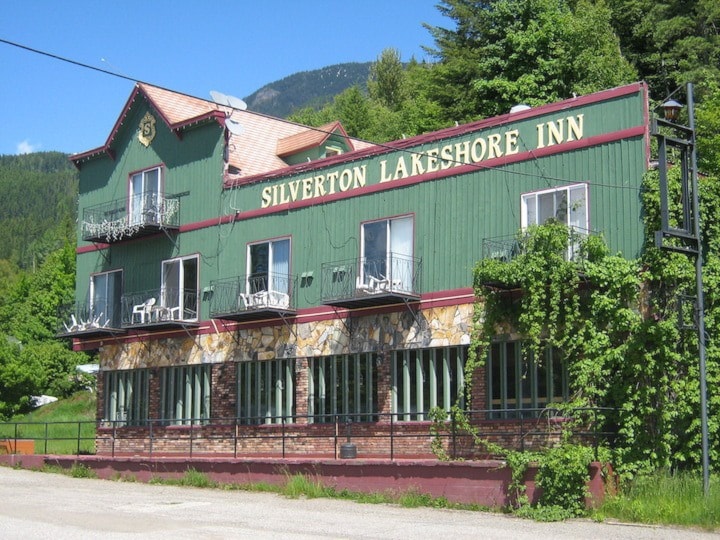 27329westernstarSilvertonLakeShoreInn