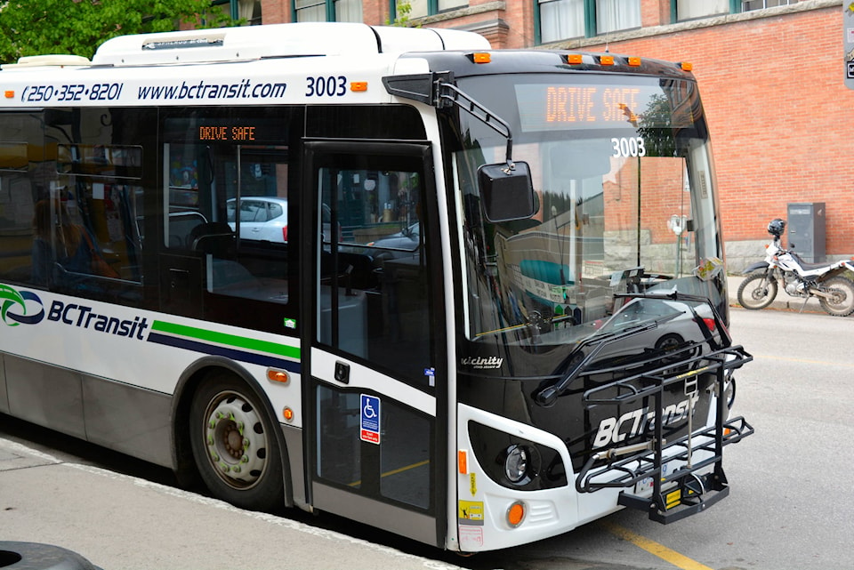 7787045_web1_Bus-outside