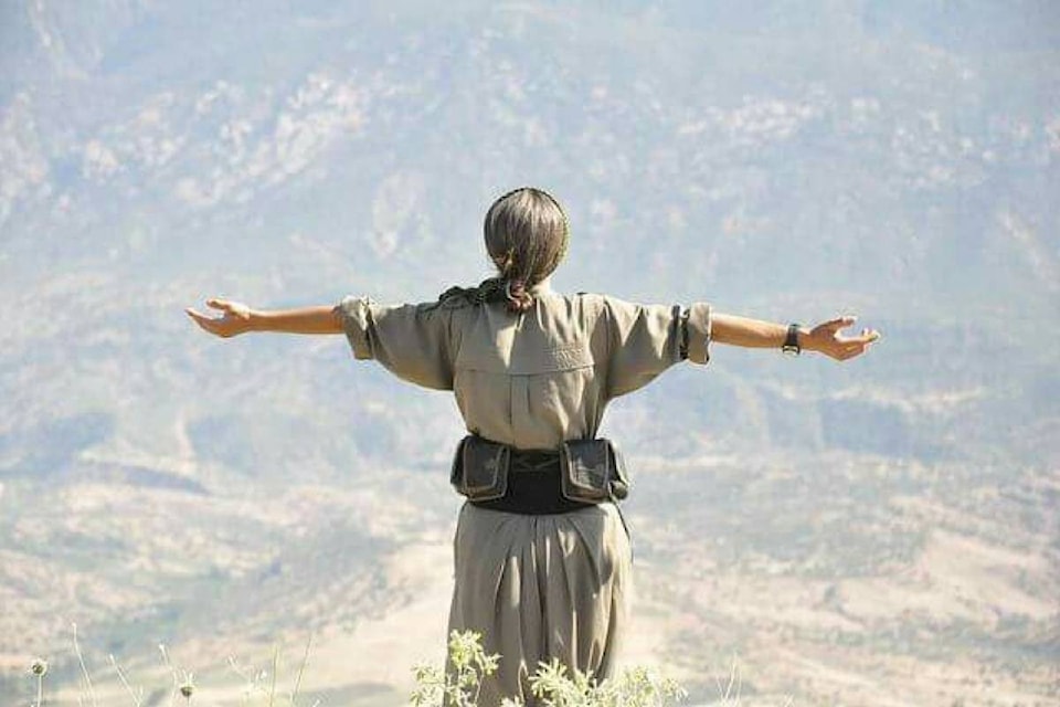 8919304_web1_copy_Rojava-woman